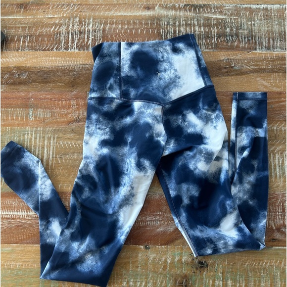 Old Navy Active Leggings - Picture 2 of 3